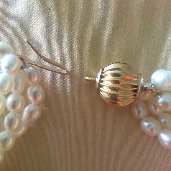 BNWOT VINTAGE ( NECKLACE, BRACELET) AUTHENTIC PEARL SET W/ UNIQUE BALL CLASP - Picture 6 of 6